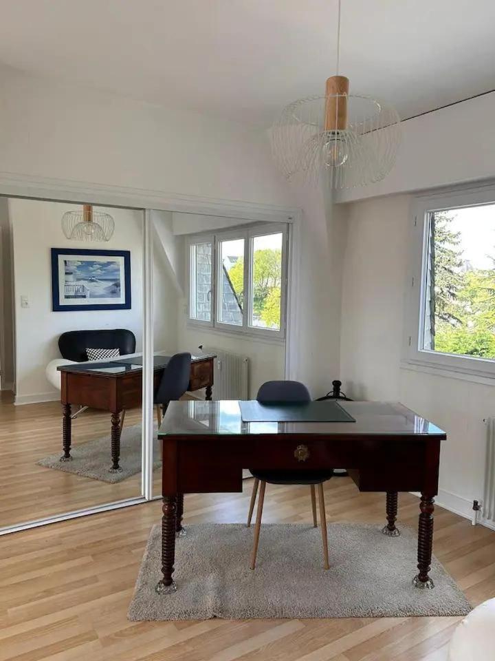 Laroche Grand Duplex Dans Le Centre Historique Avec Garage Apartment Vannes Bagian luar foto
