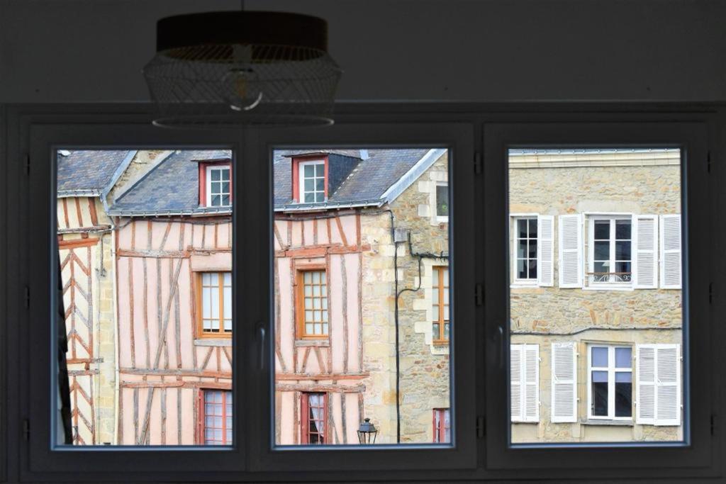 Laroche Grand Duplex Dans Le Centre Historique Avec Garage Apartment Vannes Bagian luar foto