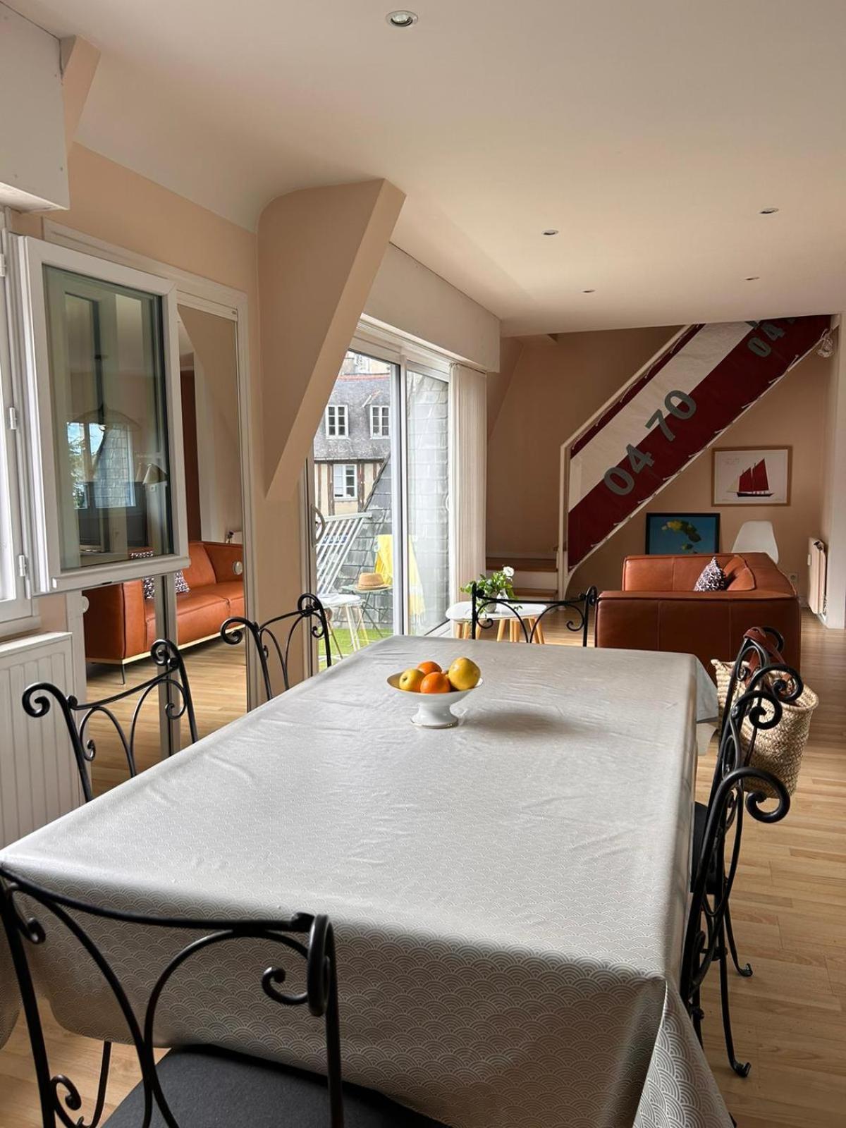 Laroche Grand Duplex Dans Le Centre Historique Avec Garage Apartment Vannes Bagian luar foto